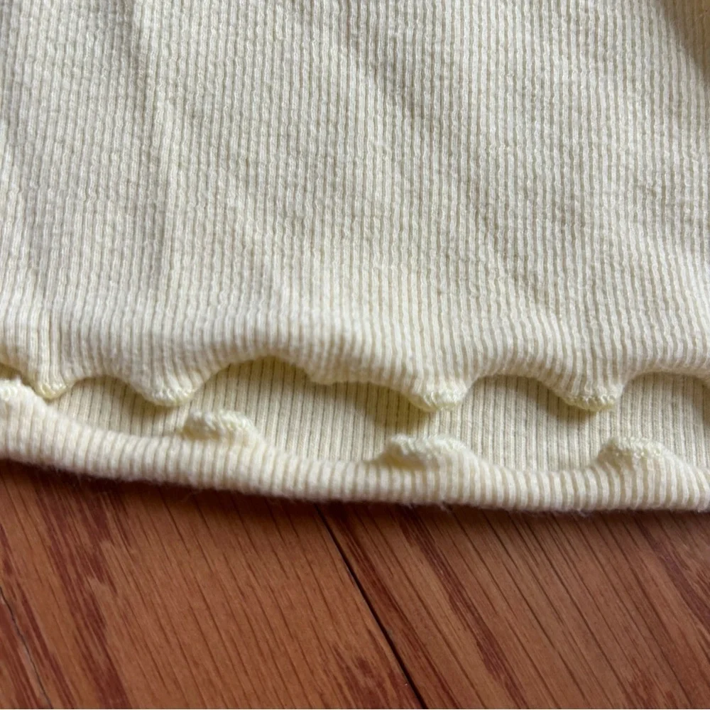 hollister womens xs Yellow T-Shirt crop Sunflower Embroidered ruffle new - Picture 6 of 7